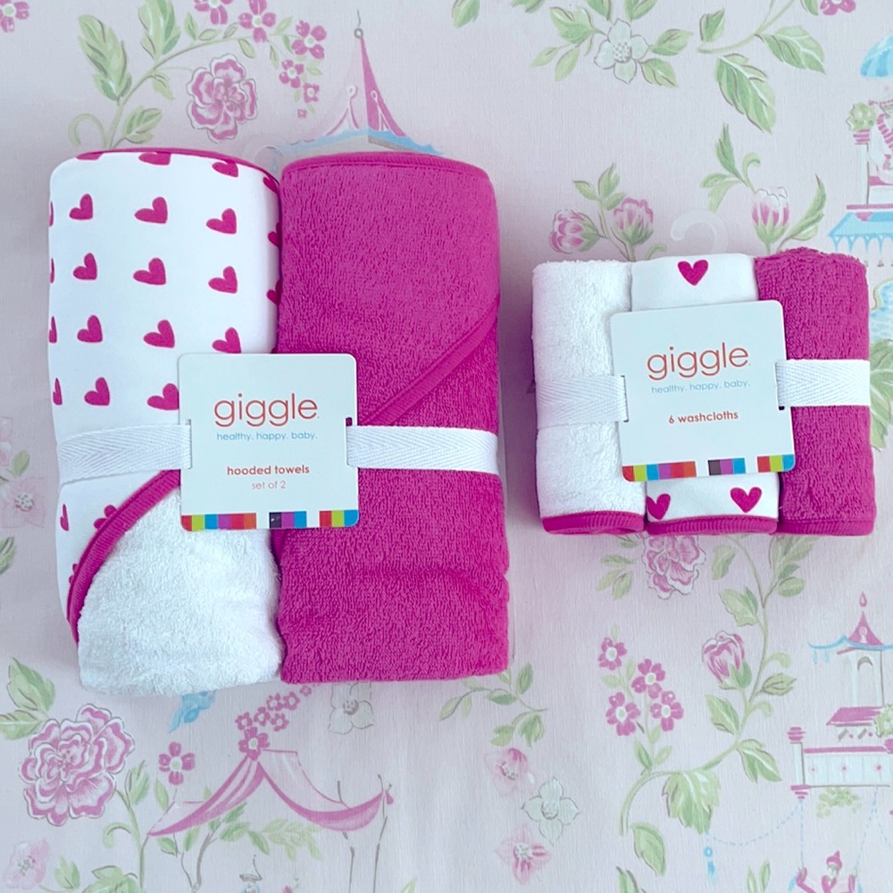 Giggle Hooded Towels and Washcloths Set